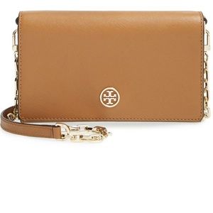 NWT Tory Burch Robinson wallet on chain